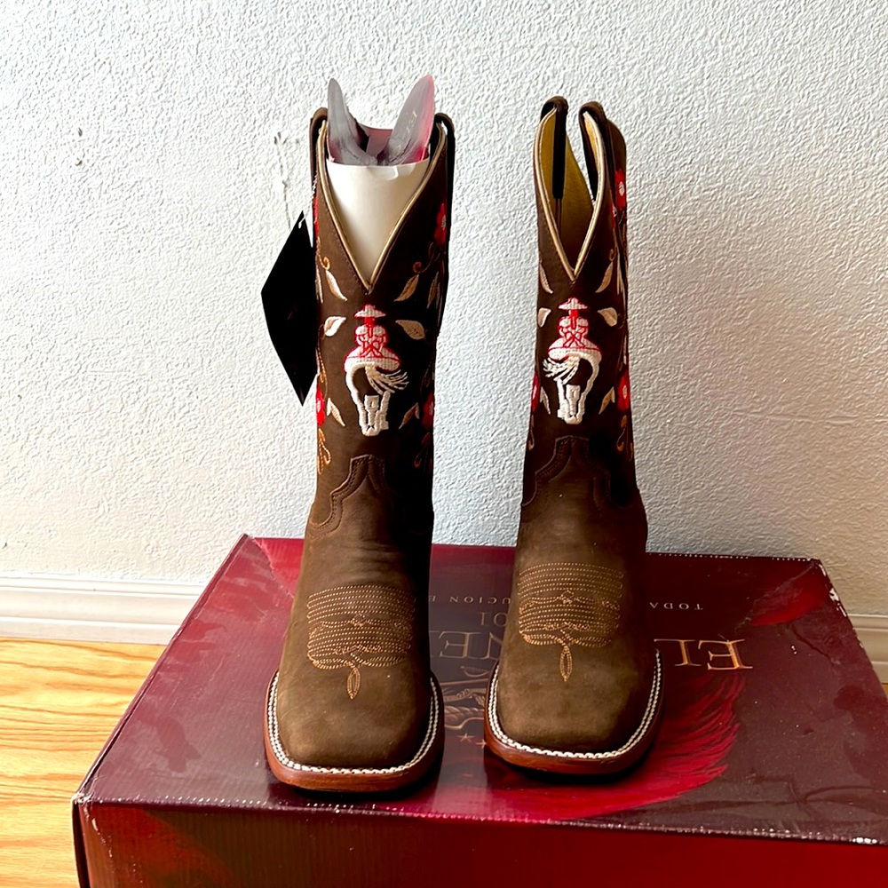 Botas de piel echas en México están nuevas size 9